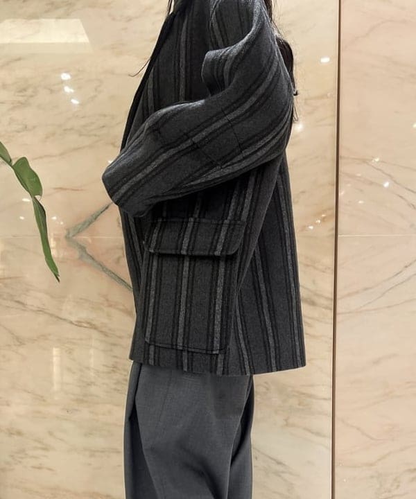 中丸　栞さんの「BEAMS WOMEN｜BAUM UND PFERDGARTEN / ストライプ ダブルジャケット」を使ったコーディネート