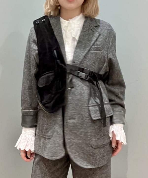 小原 もこさんの「BEAMS WOMEN｜ツイード スリーボタン ビッグジャケット」を使ったコーディネート