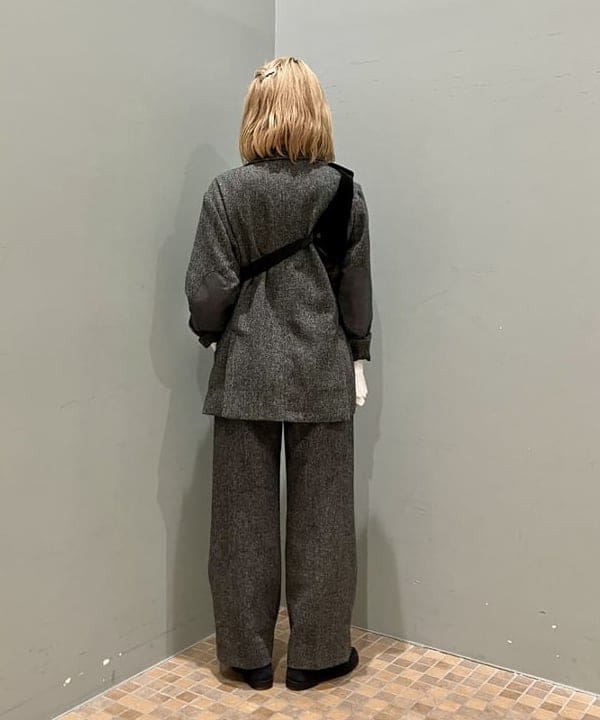 小原 もこさんの「BEAMS WOMEN｜ツイード スリーボタン ビッグジャケット」を使ったコーディネート