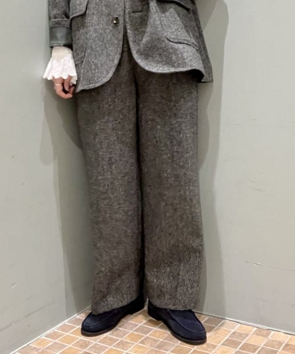 小原 もこさんの「BEAMS WOMEN｜ツイード スリーボタン ビッグジャケット」を使ったコーディネート