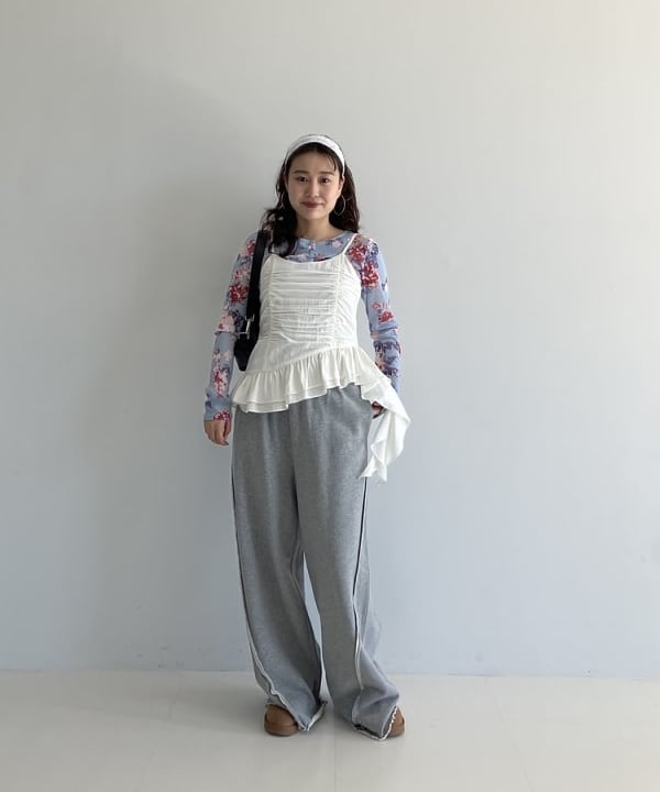 渡邊 舞さんの「BEAMS WOMEN｜【WEB限定】UGG(R) / Classic Micro」を使ったコーディネート