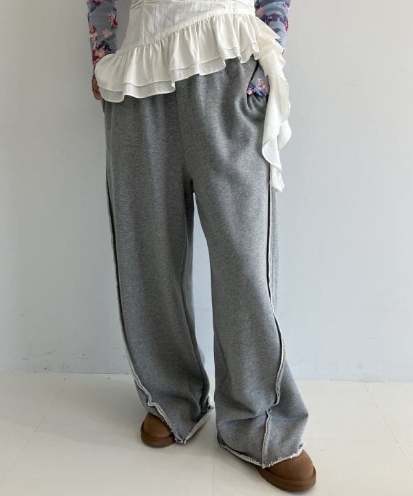 渡邊 舞さんの「BEAMS WOMEN｜【WEB限定】UGG(R) / Classic Micro」を使ったコーディネート