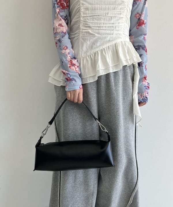 渡邊 舞さんの「BEAMS WOMEN｜【WEB限定】UGG(R) / Classic Micro」を使ったコーディネート