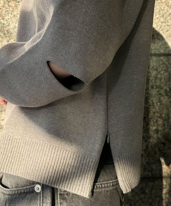 吉田 洸輝さんの「BEAMS WOMEN｜ワイドショートフィット 12ゲージ スリットニット」を使ったコーディネート