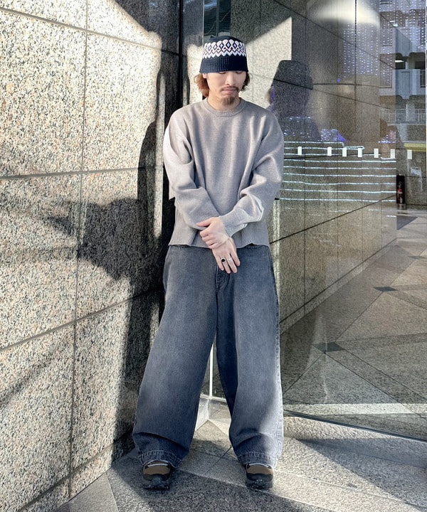 吉田 洸輝さんの「BEAMS WOMEN｜ワイドショートフィット 12ゲージ スリットニット」を使ったコーディネート