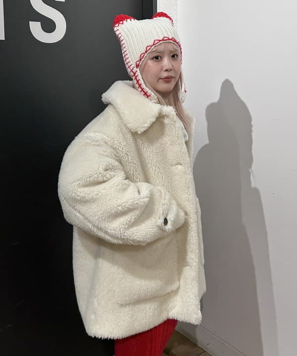 ando naoさんの「BEAMS WOMEN｜ボア ビッグ ポケット ハーフ コート」を使ったコーディネート