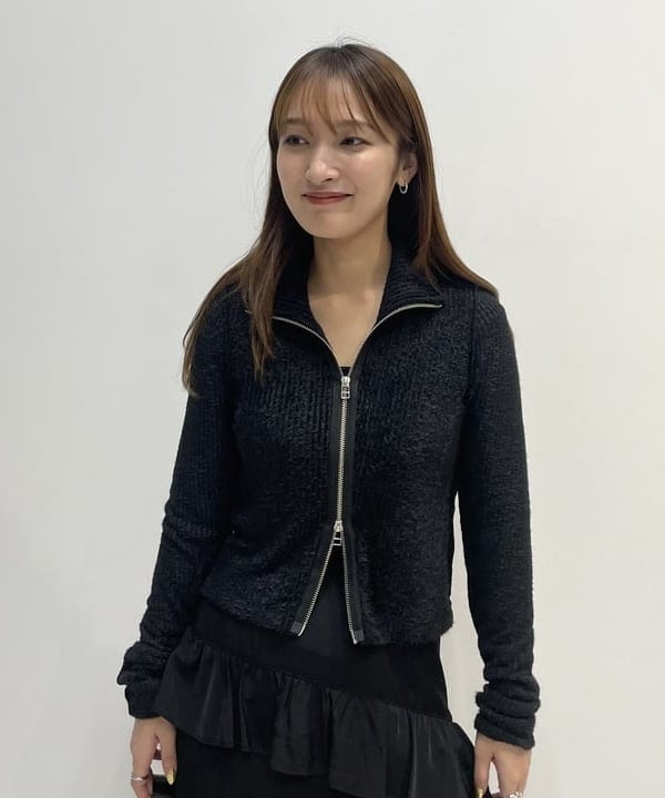 松本 佳菜子さんの「BEAMS WOMEN｜シャギー ジップ カーディガン」を使ったコーディネート