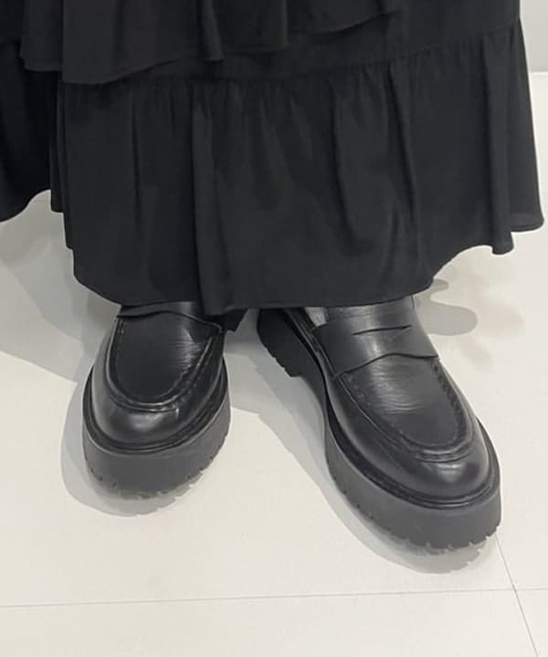 松本 佳菜子さんの「BEAMS WOMEN｜シャギー ジップ カーディガン」を使ったコーディネート