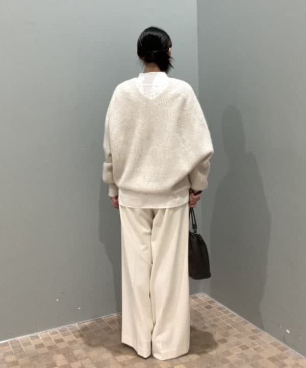 大槻 まひろさんの「BEAMS WOMEN｜TICCA / ノーカラー ビブヨーク シャツ」を使ったコーディネート