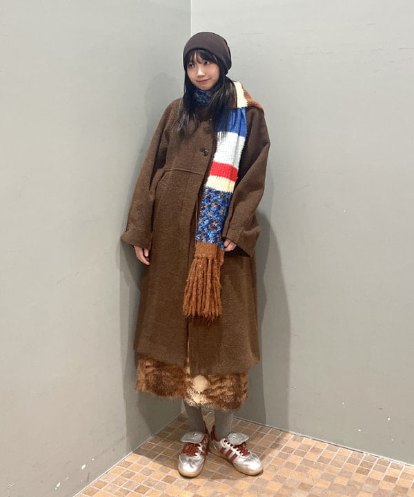 加歩さんの「BEAMS WOMEN｜スタンドカラー シングル コート」を使ったコーディネート