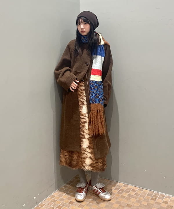 加歩さんの「BEAMS WOMEN｜スタンドカラー シングル コート」を使ったコーディネート