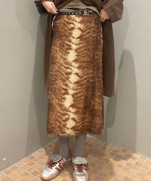 加歩さんの「BEAMS WOMEN｜スタンドカラー シングル コート」を使ったコーディネート