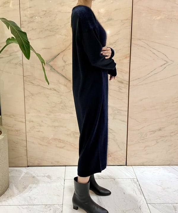 茂野 真楓さんの「BEAMS WOMEN｜リバー Vネック ロングコート」を使ったコーディネート