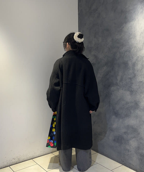 星野 真依さんの「BEAMS WOMEN｜スタンドカラー シングル コート」を使ったコーディネート