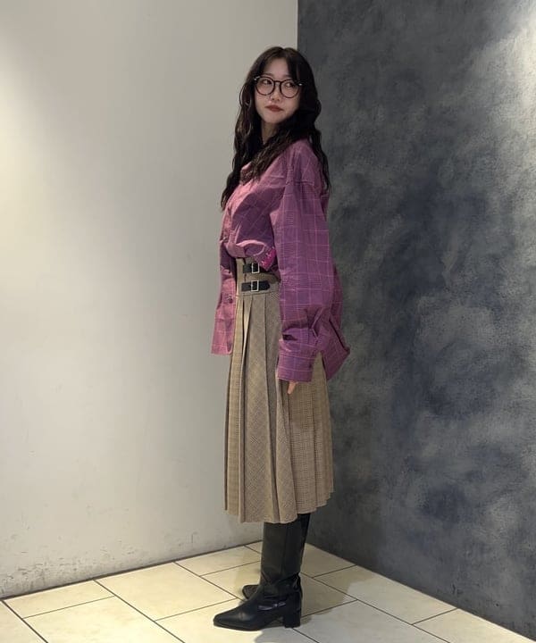 ハルカさんの「BEAMS WOMEN｜チェック キルト ミディスカート」を使ったコーディネート