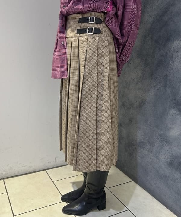 ハルカさんの「BEAMS WOMEN｜チェック キルト ミディスカート」を使ったコーディネート