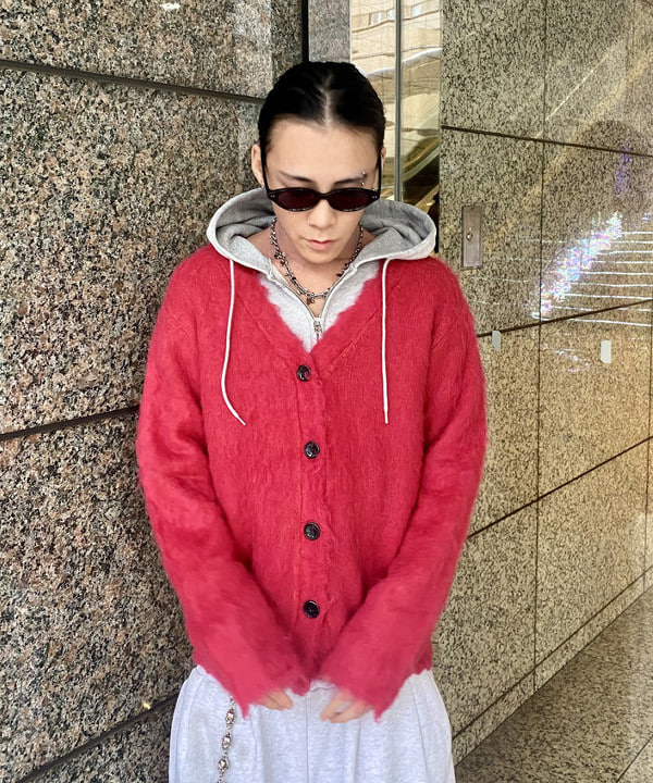 はるひむさんの「BEAMS WOMEN｜ヘアリー シャギー Vネック カーディガン」を使ったコーディネート