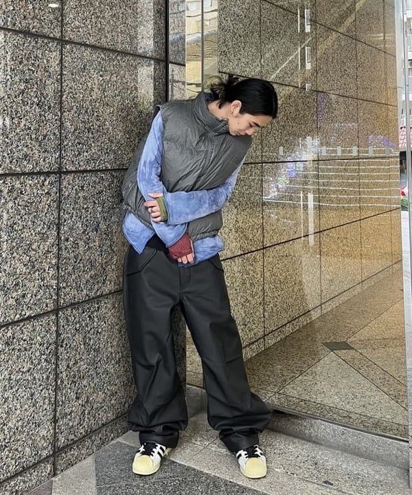 菊田 悠さんの「BEAMS WOMEN｜ワイドフィット フェード ダウンベスト」を使ったコーディネート