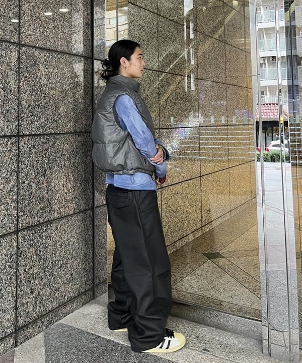 菊田 悠さんの「BEAMS WOMEN｜ワイドフィット フェード ダウンベスト」を使ったコーディネート