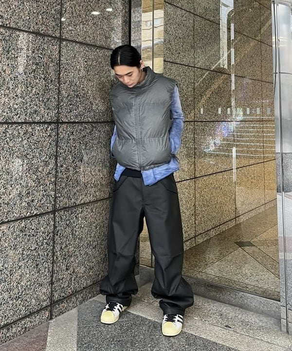 菊田 悠さんの「BEAMS WOMEN｜ワイドフィット フェード ダウンベスト」を使ったコーディネート