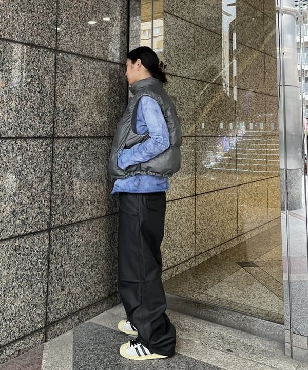 菊田 悠さんの「BEAMS WOMEN｜ワイドフィット フェード ダウンベスト」を使ったコーディネート