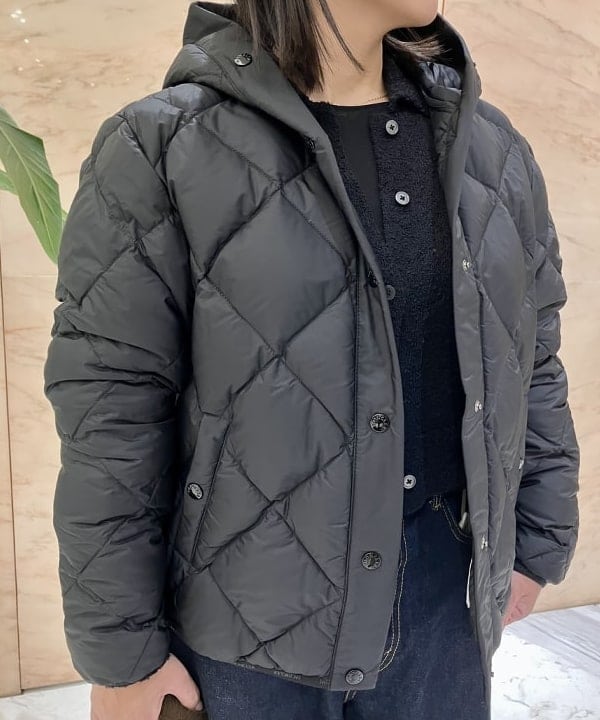 小笠原 楓さんの「BEAMS WOMEN｜▲MONCLER / ARVOUIN ダウンジャケット」を使ったコーディネート