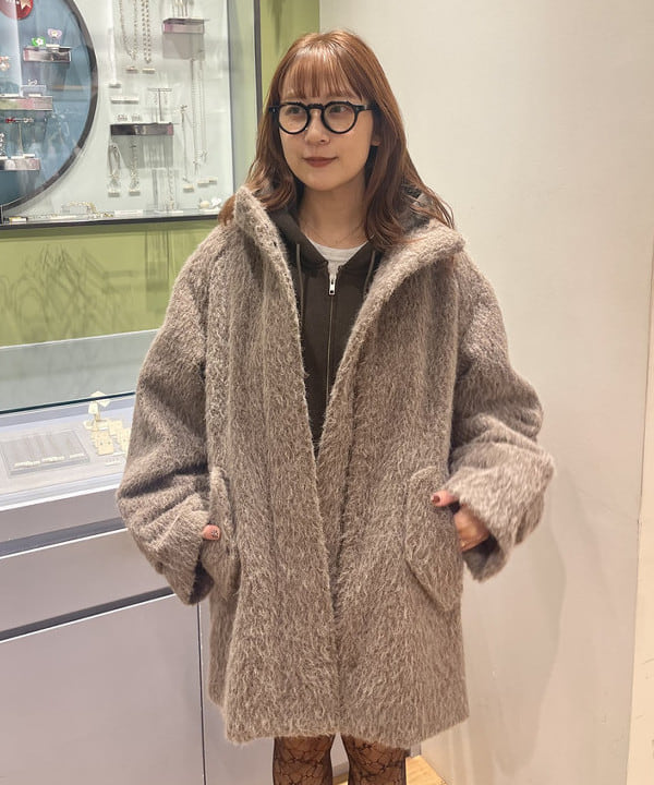 大木さんの「BEAMS WOMEN｜シャギースタンド カラー ハーフ コート」を使ったコーディネート