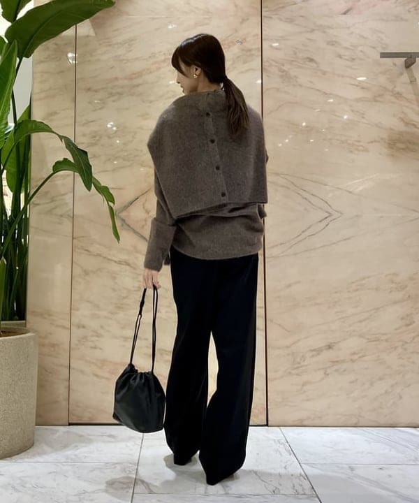 茂野 真楓さんの「BEAMS WOMEN｜ATON / カシミヤ クルーネック ニット」を使ったコーディネート