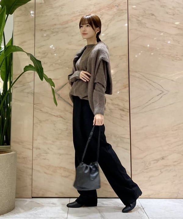 茂野 真楓さんの「BEAMS WOMEN｜ATON / カシミヤ クルーネック ニット」を使ったコーディネート