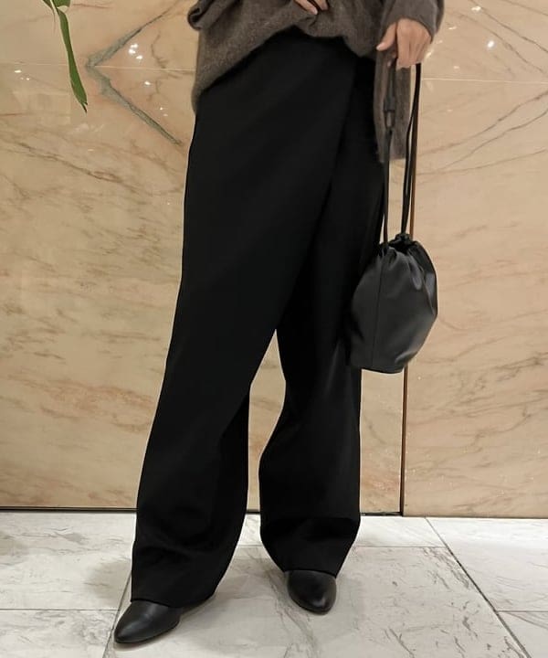 茂野 真楓さんの「BEAMS WOMEN｜ATON / カシミヤ クルーネック ニット」を使ったコーディネート