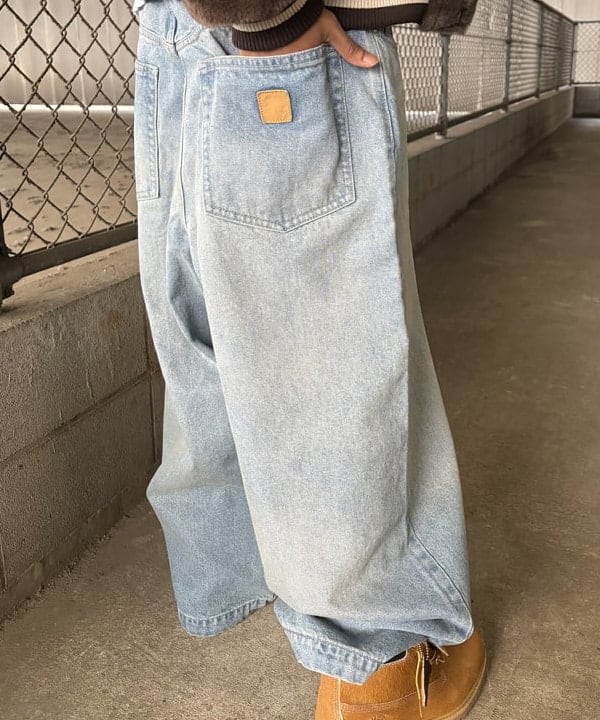 NADEL ナデールさんの「BEAMS WOMEN｜ワイドフィット フェイクファー バーシティ ジャケット」を使ったコーディネート