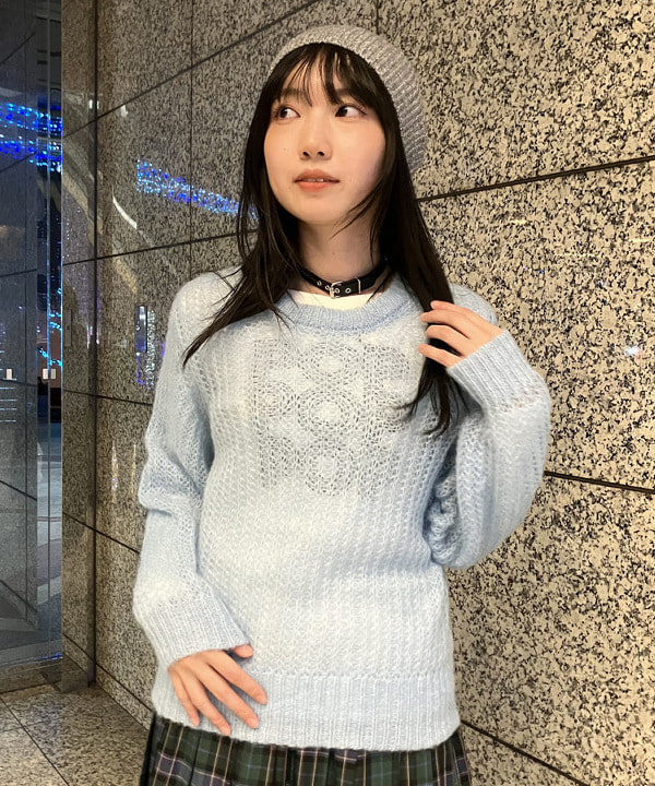 加歩さんの「BEAMS WOMEN｜モヘヤ タッチ シアー クルーネック ニット」を使ったコーディネート