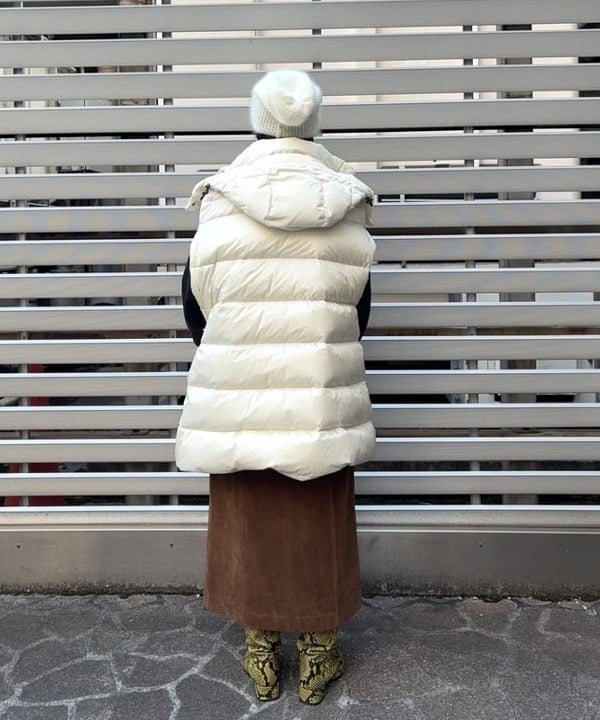 オカモト ミサキさんの「BEAMS WOMEN｜TATRAS / CLEMATIDE ダウンベスト」を使ったコーディネート