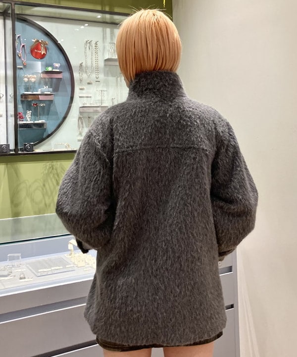 イトウミサキさんの「BEAMS WOMEN｜シャギースタンド カラー ハーフ コート」を使ったコーディネート