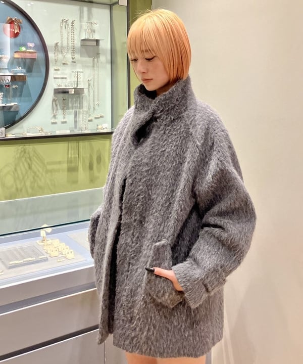 イトウミサキさんの「BEAMS WOMEN｜シャギースタンド カラー ハーフ コート」を使ったコーディネート