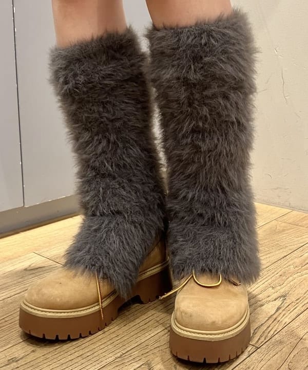 イトウミサキさんの「BEAMS WOMEN｜シャギースタンド カラー ハーフ コート」を使ったコーディネート