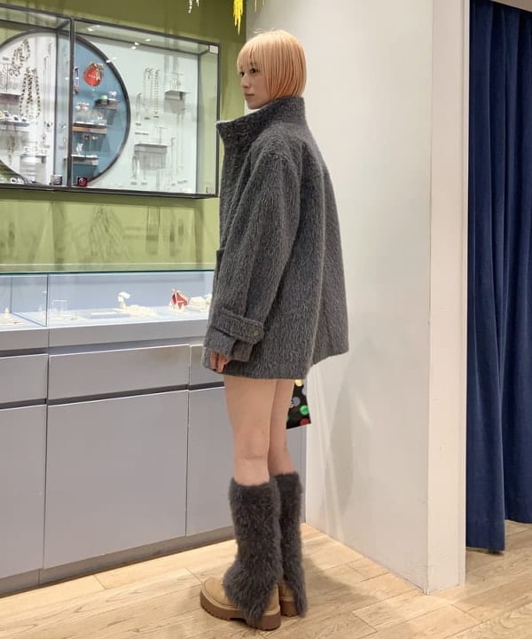 イトウミサキさんの「BEAMS WOMEN｜シャギースタンド カラー ハーフ コート」を使ったコーディネート