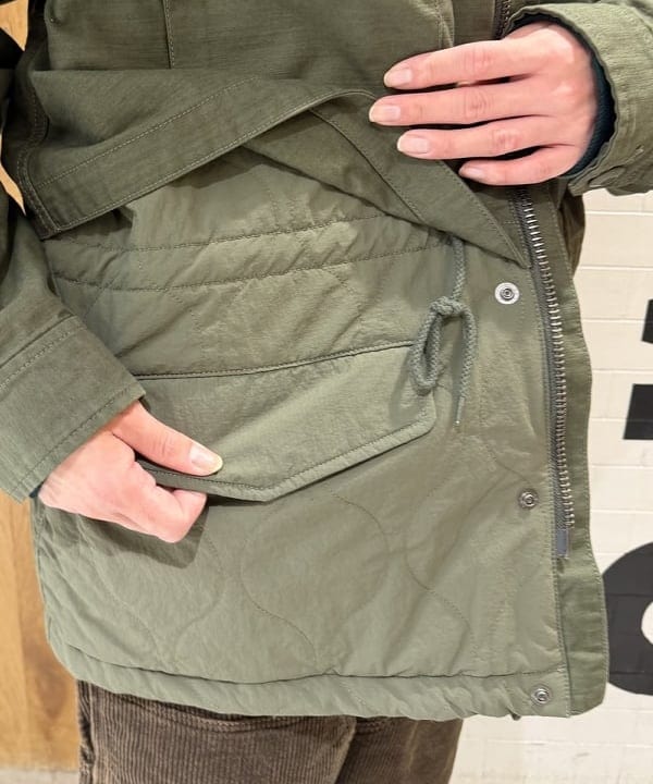 マツミヤさんの「BEAMS WOMEN｜ワイドフィト バックサテン レイヤード M-65 ブルゾン」を使ったコーディネート