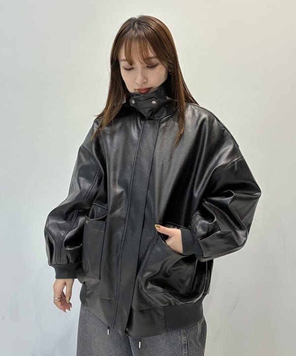 松本 佳菜子さんの「BEAMS WOMEN｜オーバーダイ デニム パンツ」を使ったコーディネート