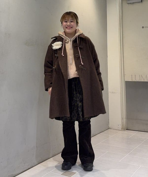 大石彩可さんの「BEAMS WOMEN｜maturely / フリル スタッズ コサージュ クリップ」を使ったコーディネート