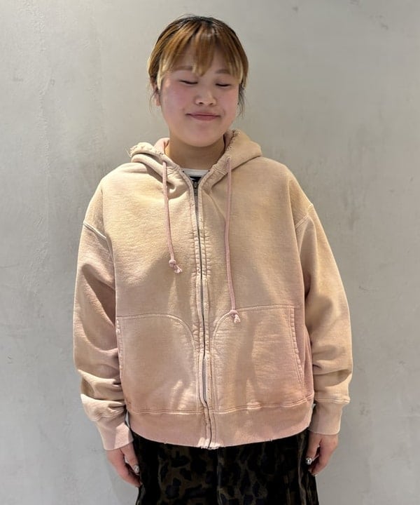 大石彩可さんの「BEAMS WOMEN｜maturely / フリル スタッズ コサージュ クリップ」を使ったコーディネート