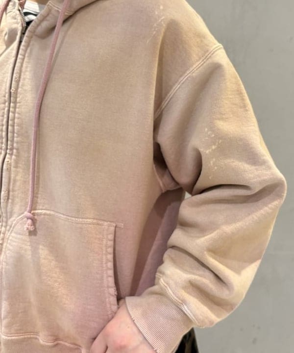 大石彩可さんの「BEAMS WOMEN｜maturely / フリル スタッズ コサージュ クリップ」を使ったコーディネート