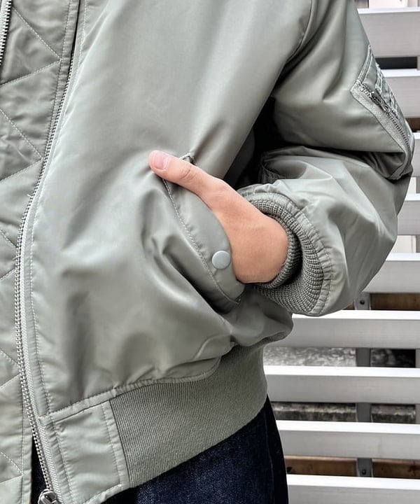 槙山 賢斗さんの「BEAMS WOMEN｜リラックスフィット THERMOLITE(R) MA-1 （撥水）」を使ったコーディネート