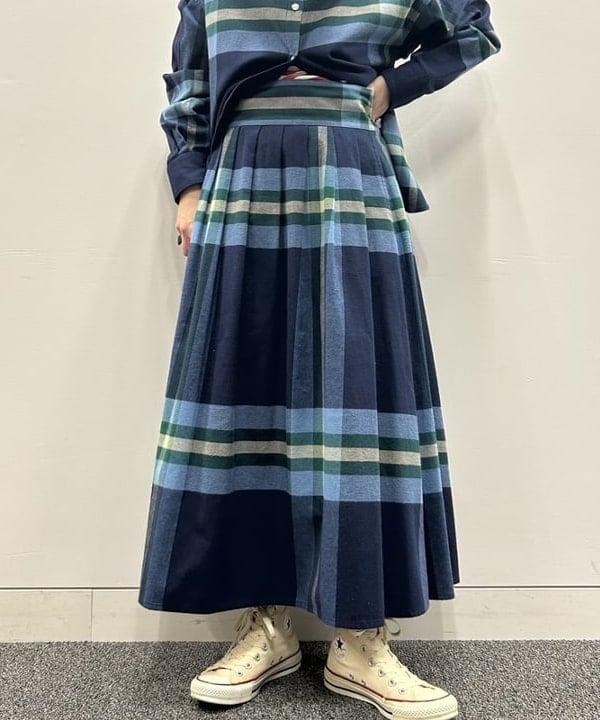 清水 彩乃さんの「BEAMS WOMEN｜ビッグ タータン スカート」を使ったコーディネート