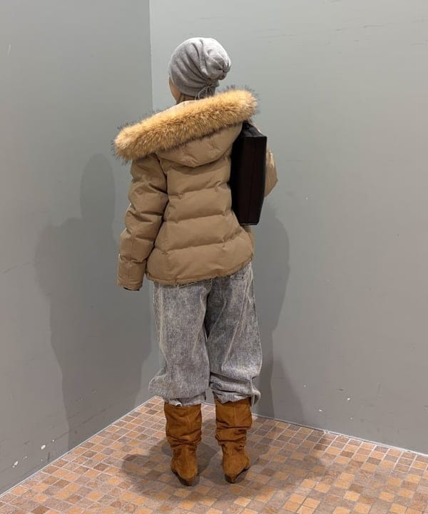 まゆちゃんさんの「BEAMS WOMEN｜DANTON / FAKE FUR HOODED DOWN JACKET 25AW」を使ったコーディネート