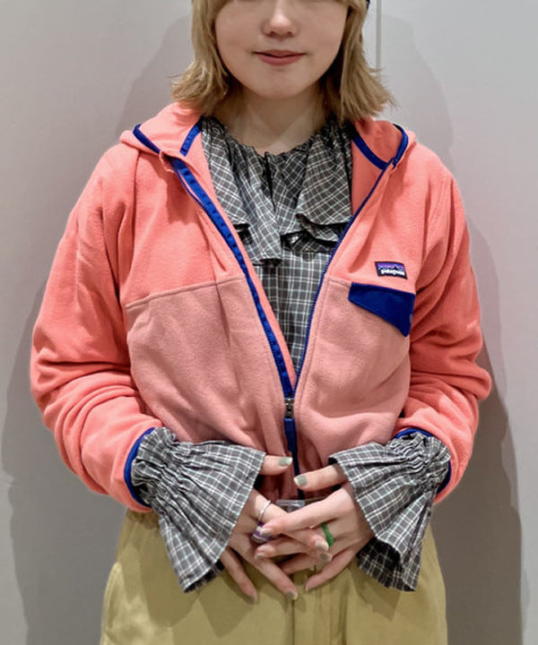 小原 もこさんの「BEAMS WOMEN｜【別注】PIKE / クリア ベルト 25FW」を使ったコーディネート