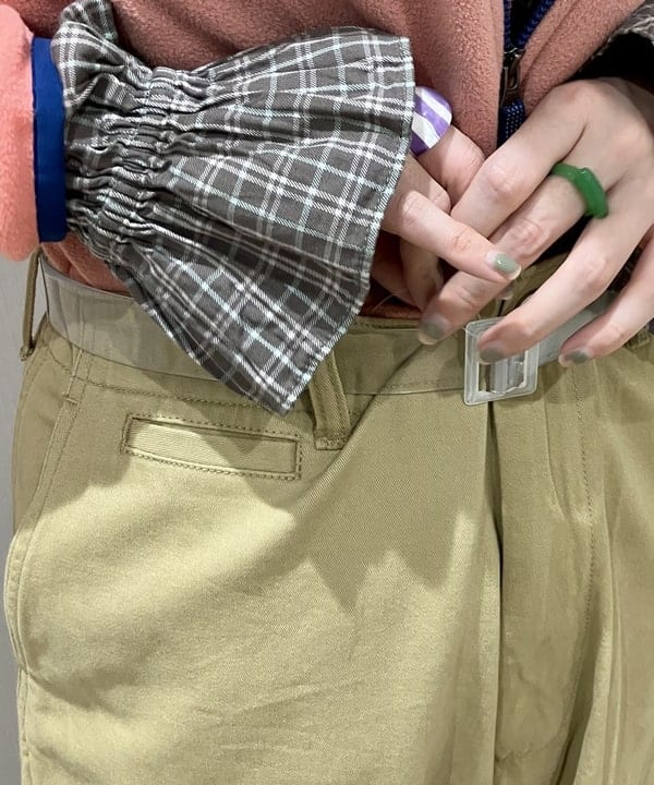 小原 もこさんの「BEAMS WOMEN｜【別注】PIKE / クリア ベルト 25FW」を使ったコーディネート