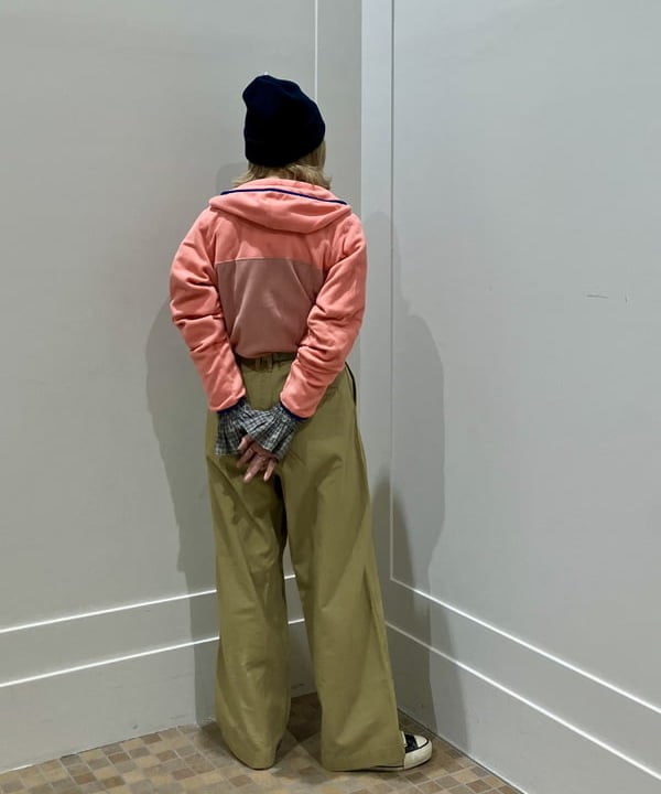 小原 もこさんの「BEAMS WOMEN｜【別注】PIKE / クリア ベルト 25FW」を使ったコーディネート