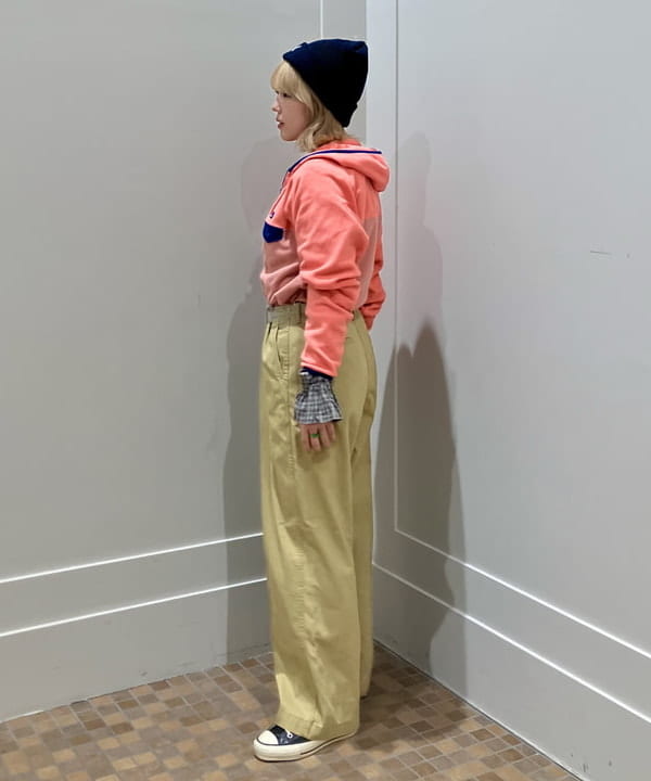 小原 もこさんの「BEAMS WOMEN｜【別注】PIKE / クリア ベルト 25FW」を使ったコーディネート