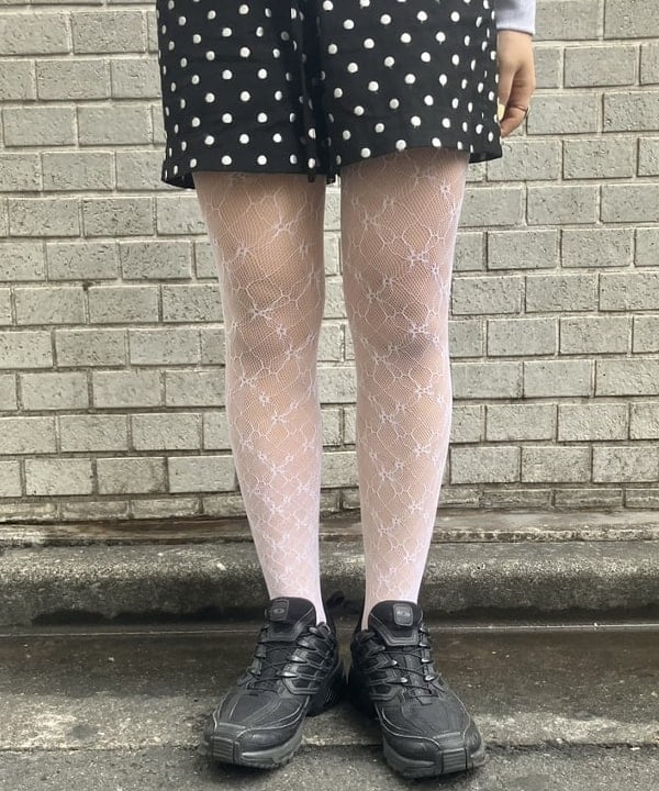 ナカノ アイさんの「BEAMS WOMEN｜I Hate Monday / flower lace ストッキング white」を使ったコーディネート